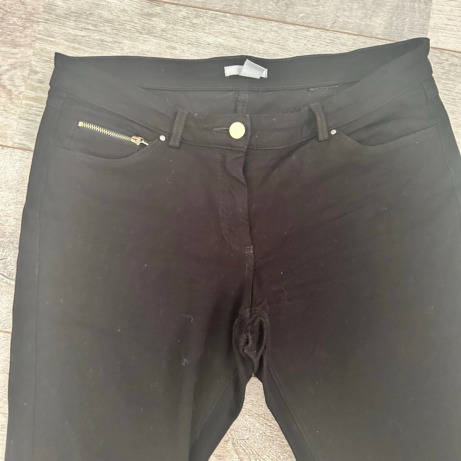 H&M Calça Preta / Slim Fit com Detalhe de Zíper – Tamanho 40 – photo 2